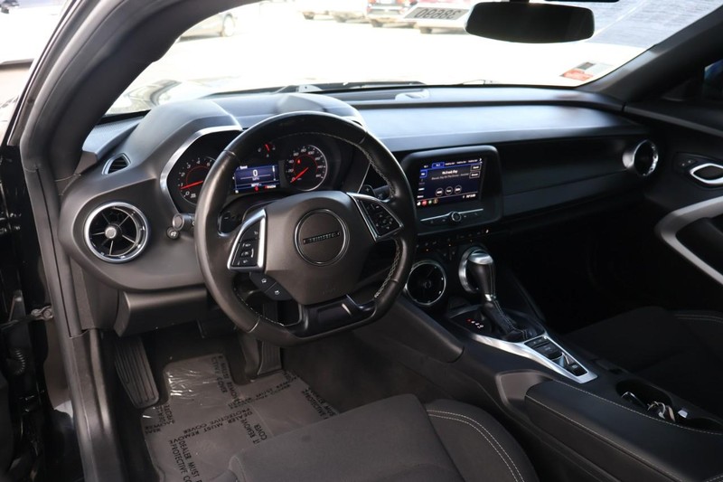 Chevrolet Camaro Vehicle Full-screen Gallery Image 16