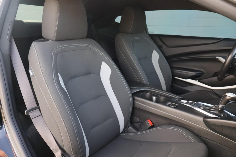 Chevrolet Camaro Vehicle Full-screen Gallery Image 21