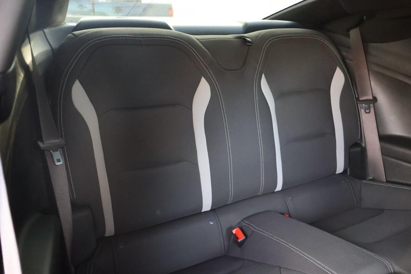 Chevrolet Camaro Vehicle Full-screen Gallery Image 22