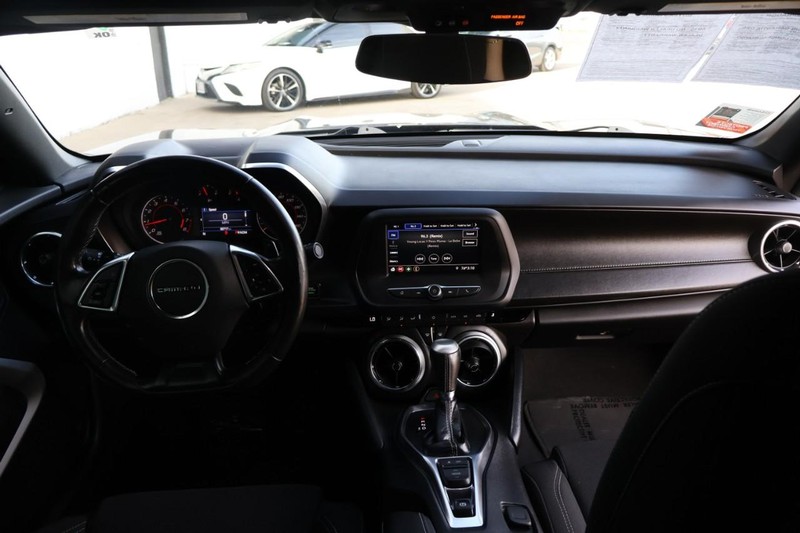 Chevrolet Camaro Vehicle Full-screen Gallery Image 23