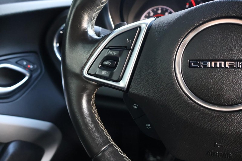 Chevrolet Camaro Vehicle Full-screen Gallery Image 26