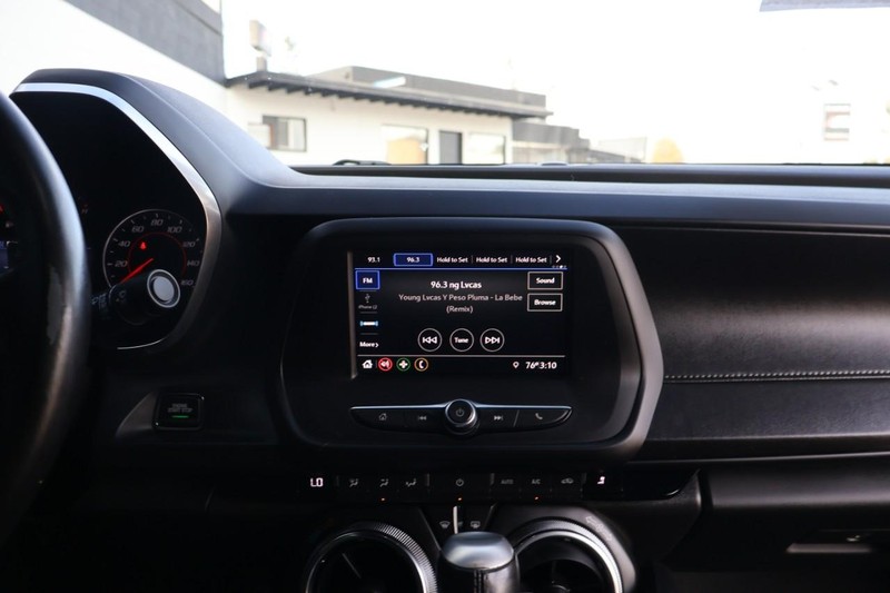 Chevrolet Camaro Vehicle Full-screen Gallery Image 29