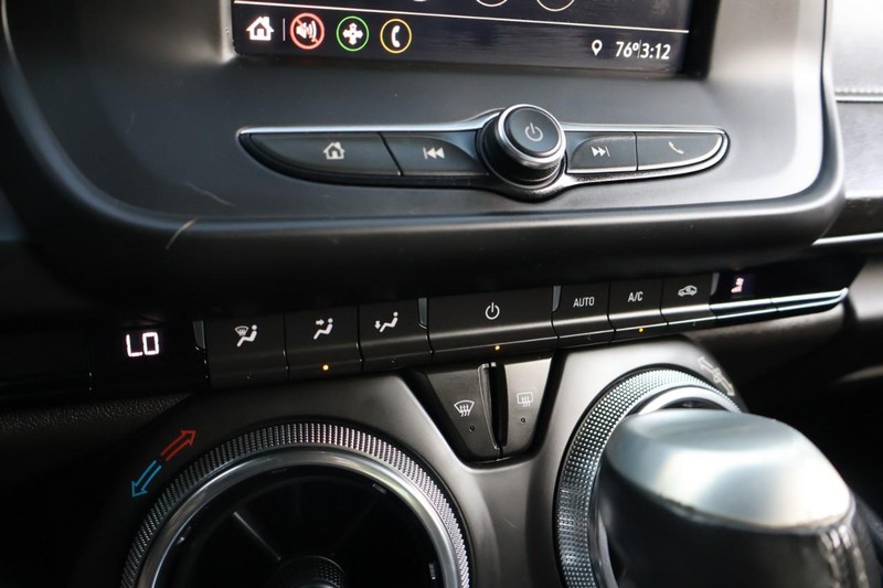 Chevrolet Camaro Vehicle Full-screen Gallery Image 32