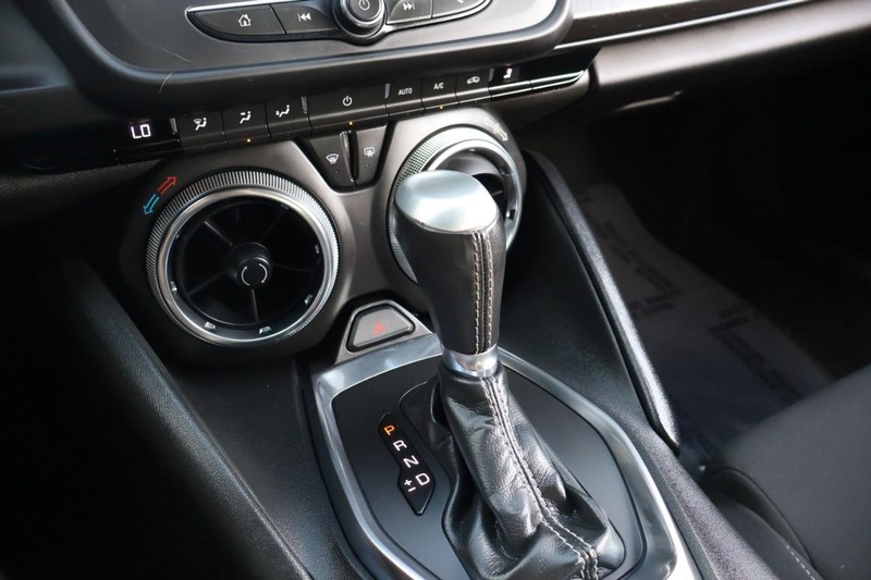 Chevrolet Camaro Vehicle Full-screen Gallery Image 33