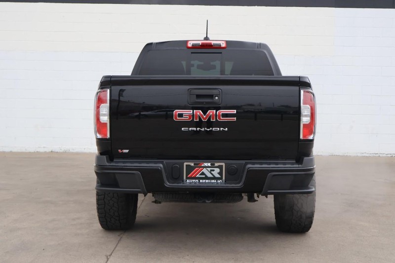 GMC Canyon Vehicle Full-screen Gallery Image 06