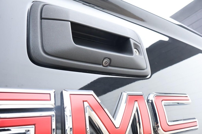 GMC Canyon Vehicle Full-screen Gallery Image 08