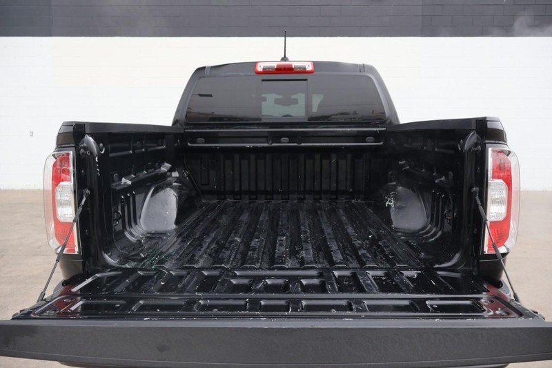 GMC Canyon Vehicle Full-screen Gallery Image 09