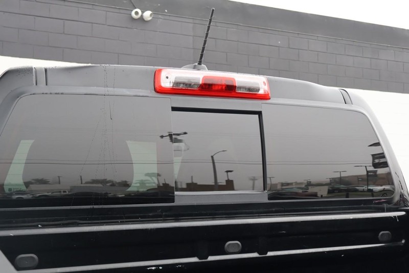 GMC Canyon Vehicle Full-screen Gallery Image 10