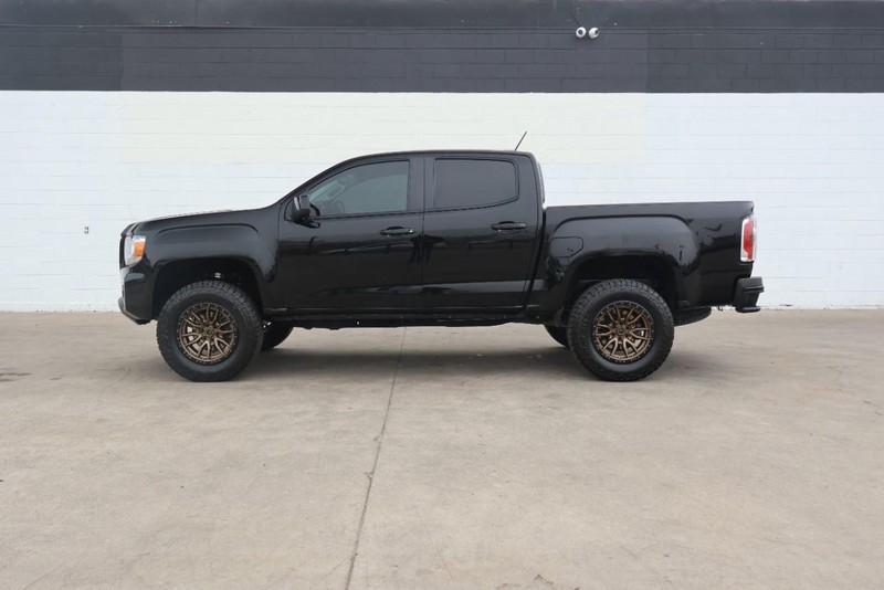 GMC Canyon Vehicle Full-screen Gallery Image 12