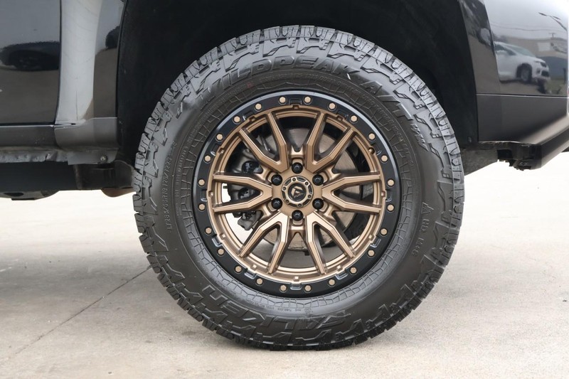 GMC Canyon Vehicle Full-screen Gallery Image 15