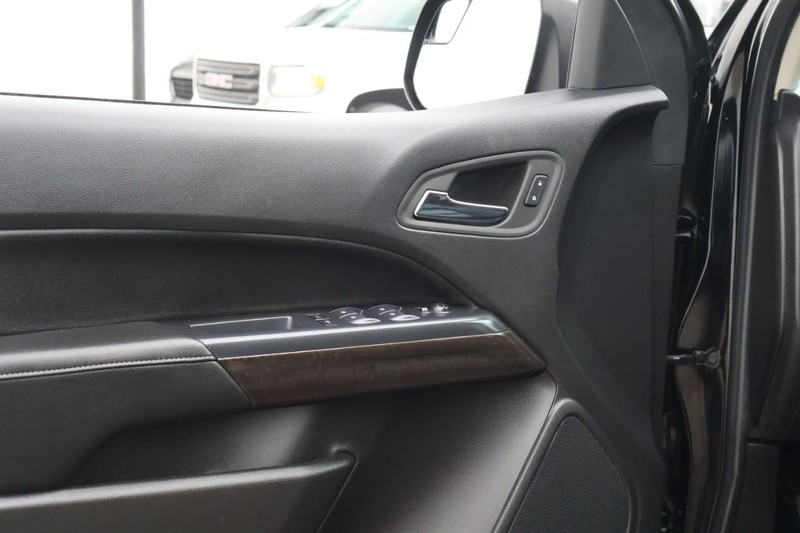 GMC Canyon Vehicle Full-screen Gallery Image 17