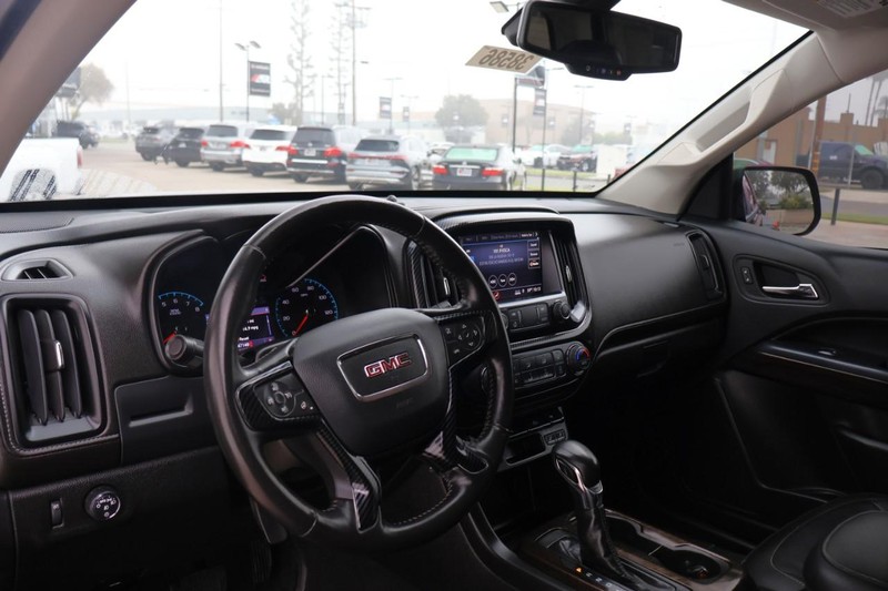 GMC Canyon Vehicle Full-screen Gallery Image 18