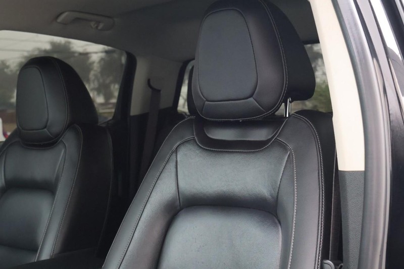 GMC Canyon Vehicle Full-screen Gallery Image 20