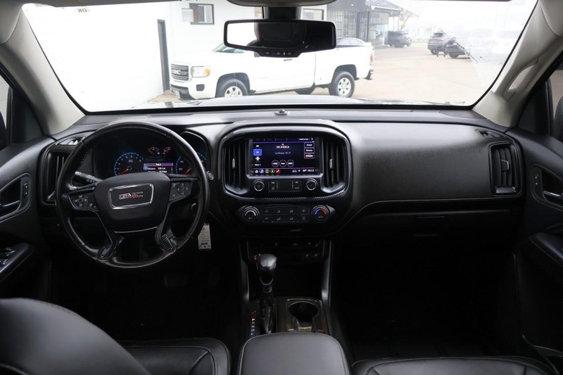 GMC Canyon Vehicle Full-screen Gallery Image 25