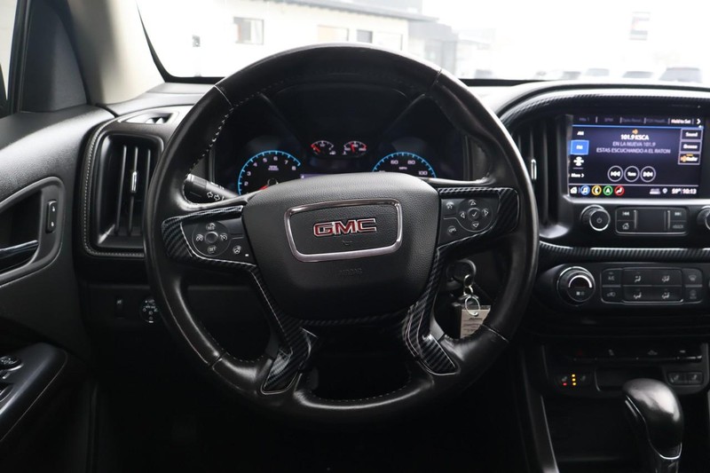 GMC Canyon Vehicle Full-screen Gallery Image 27