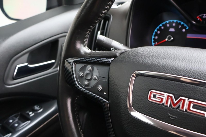 GMC Canyon Vehicle Full-screen Gallery Image 28