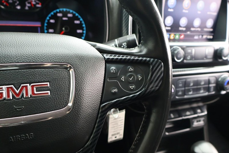 GMC Canyon Vehicle Full-screen Gallery Image 29