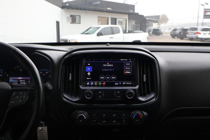 GMC Canyon Vehicle Full-screen Gallery Image 30