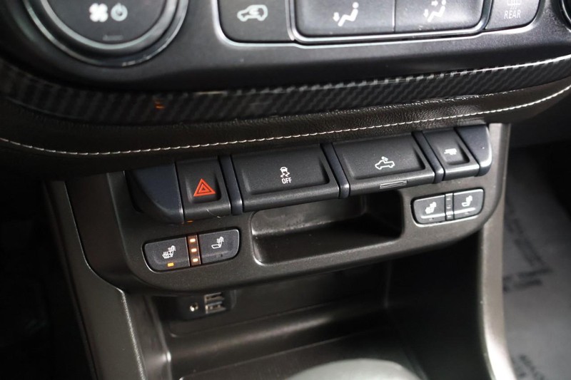 GMC Canyon Vehicle Full-screen Gallery Image 34