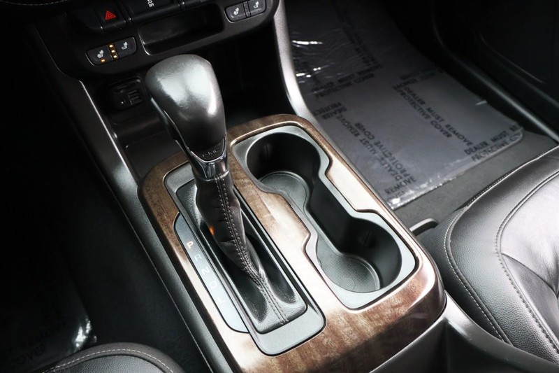 GMC Canyon Vehicle Full-screen Gallery Image 35