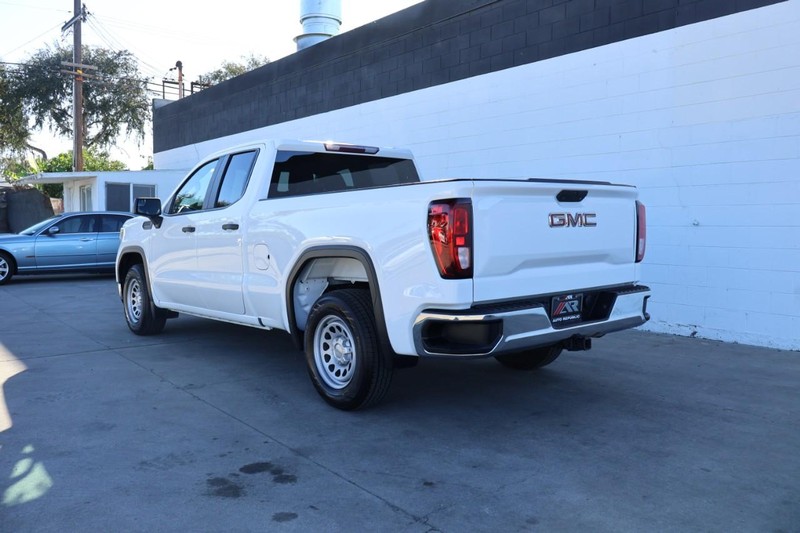 GMC Sierra 1500 Vehicle Full-screen Gallery Image 10
