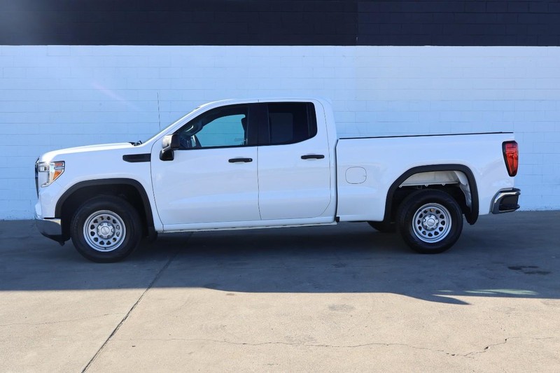 GMC Sierra 1500 Vehicle Full-screen Gallery Image 11