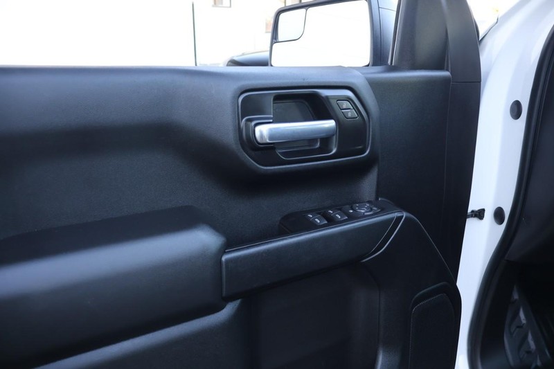 GMC Sierra 1500 Vehicle Full-screen Gallery Image 16