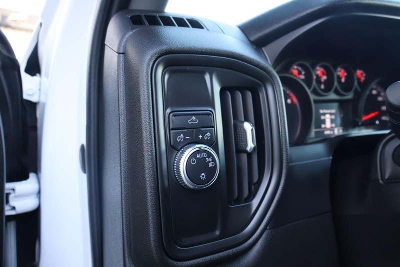 GMC Sierra 1500 Vehicle Full-screen Gallery Image 18