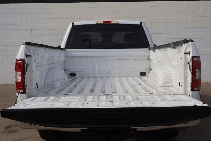 Ford F-150 Vehicle Full-screen Gallery Image 08
