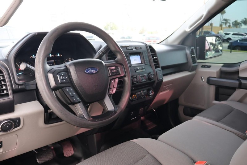 Ford F-150 Vehicle Full-screen Gallery Image 16