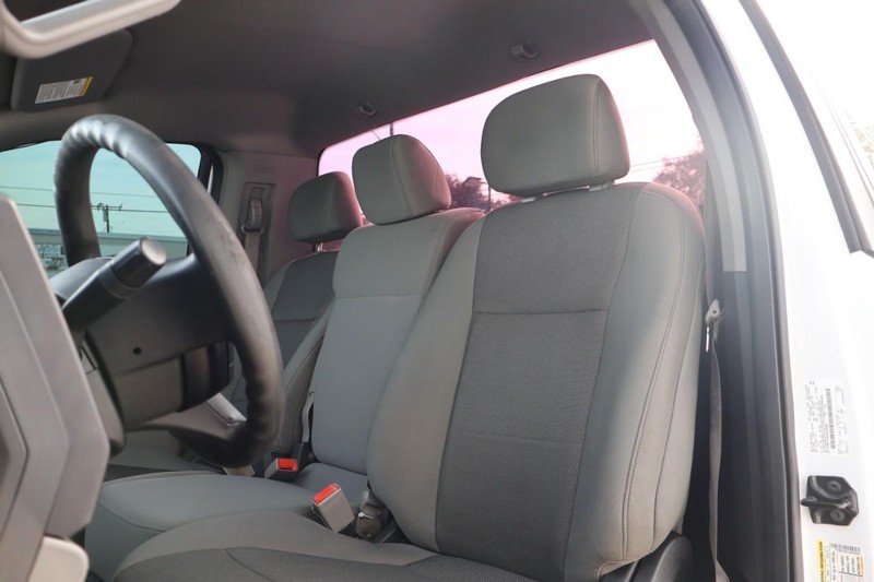 Ford F-150 Vehicle Full-screen Gallery Image 17