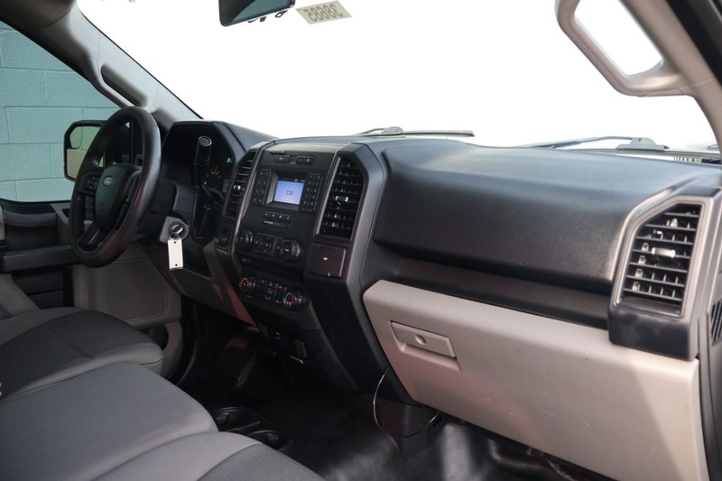 Ford F-150 Vehicle Full-screen Gallery Image 19