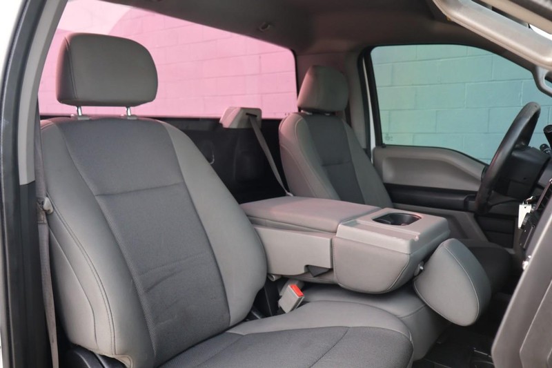 Ford F-150 Vehicle Full-screen Gallery Image 21