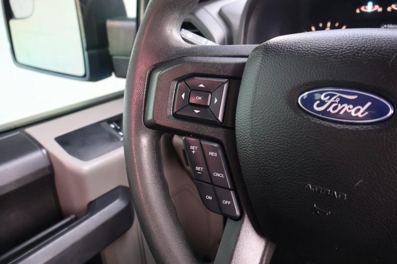 Ford F-150 Vehicle Full-screen Gallery Image 23