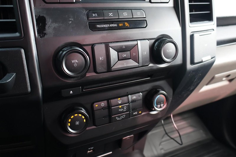 Ford F-150 Vehicle Full-screen Gallery Image 27