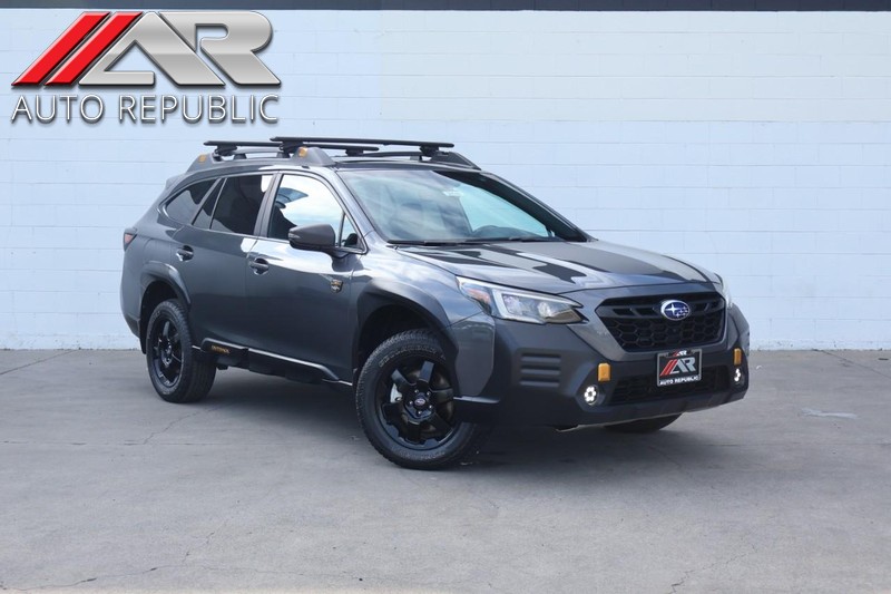 Subaru Outback Vehicle Full-screen Gallery Image 01