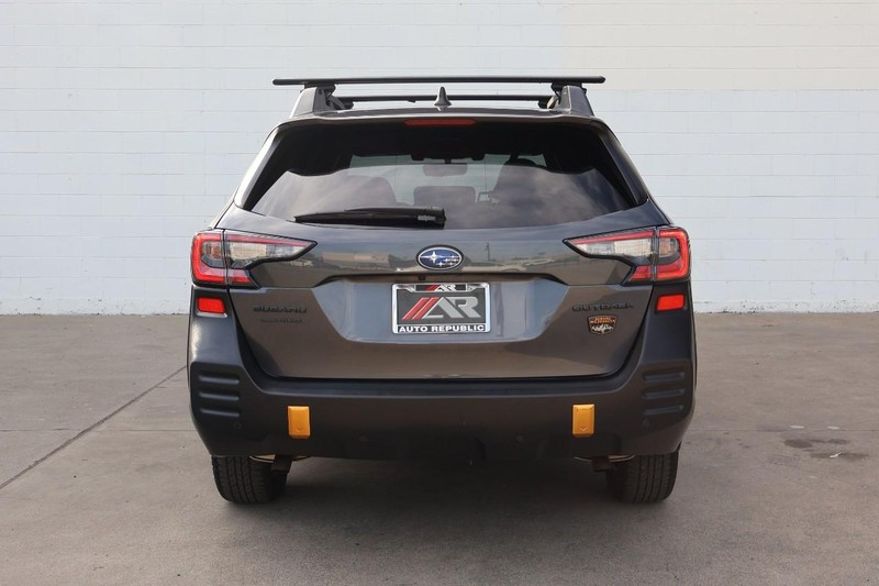 Subaru Outback Vehicle Full-screen Gallery Image 06