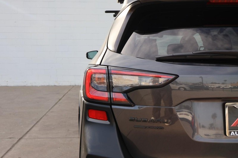 Subaru Outback Vehicle Full-screen Gallery Image 07