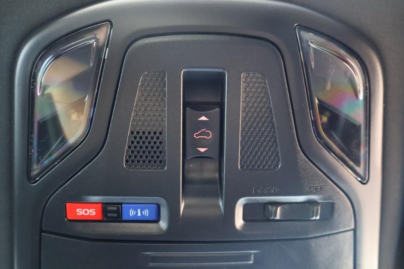 Subaru Outback Vehicle Full-screen Gallery Image 37