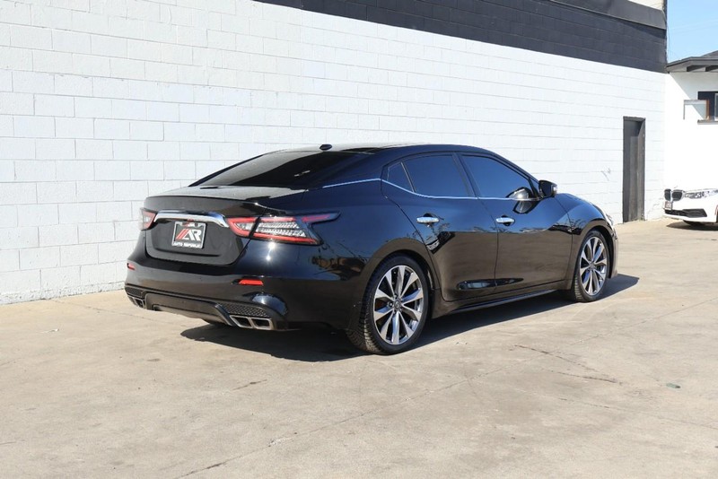 Nissan Maxima Vehicle Full-screen Gallery Image 05
