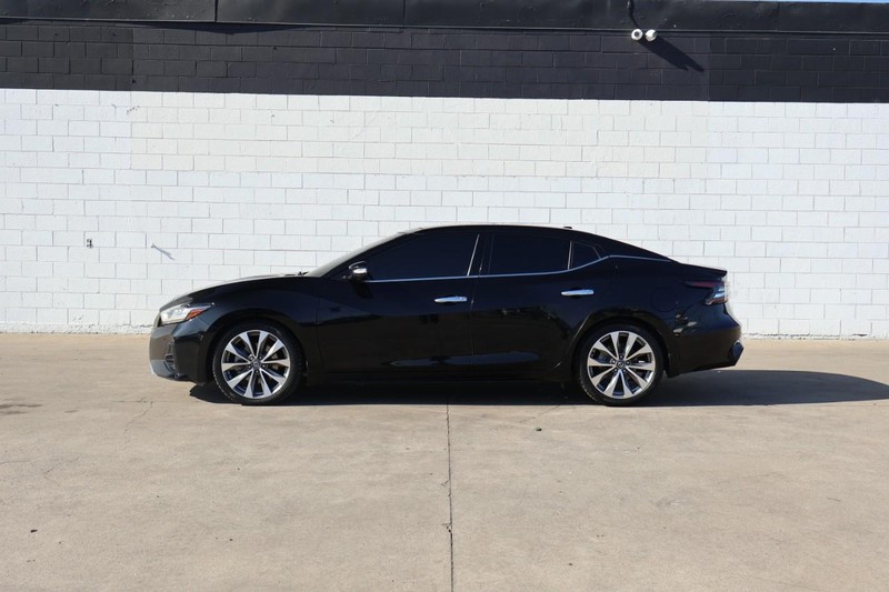 Nissan Maxima Vehicle Full-screen Gallery Image 11