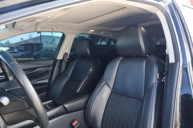 Nissan Maxima Vehicle Full-screen Gallery Image 19