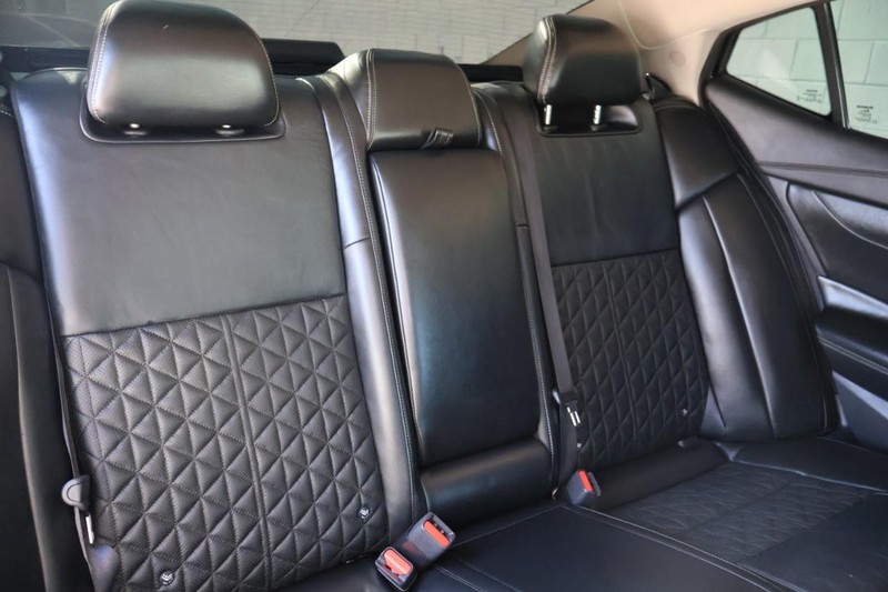 Nissan Maxima Vehicle Full-screen Gallery Image 23