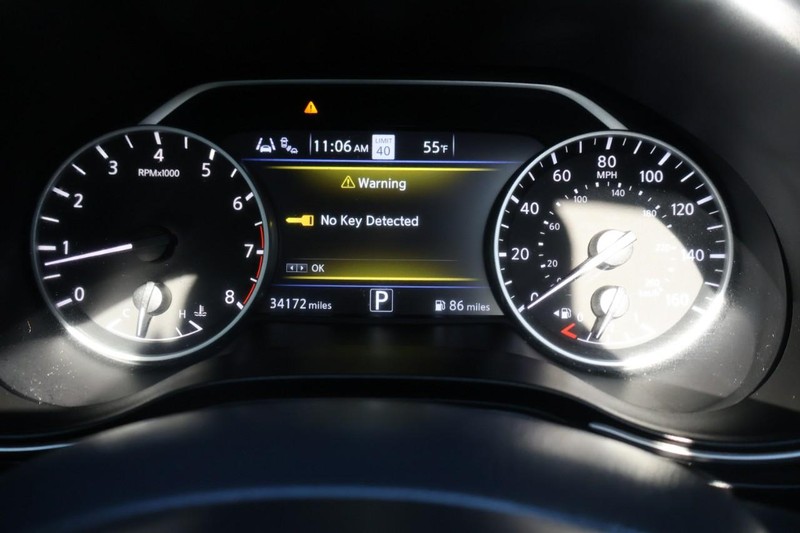 Nissan Maxima Vehicle Full-screen Gallery Image 26