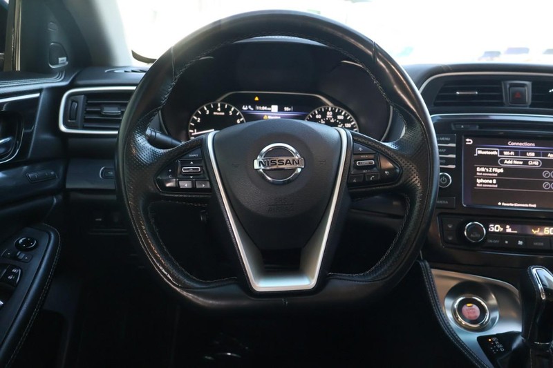 Nissan Maxima Vehicle Full-screen Gallery Image 27