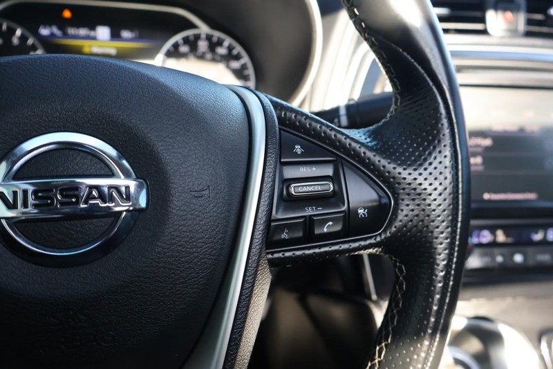 Nissan Maxima Vehicle Full-screen Gallery Image 29