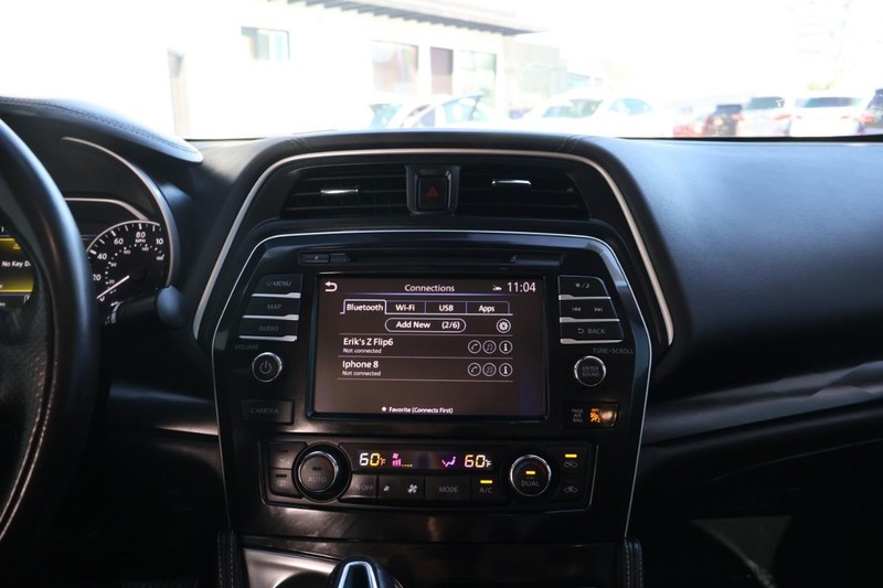 Nissan Maxima Vehicle Full-screen Gallery Image 31