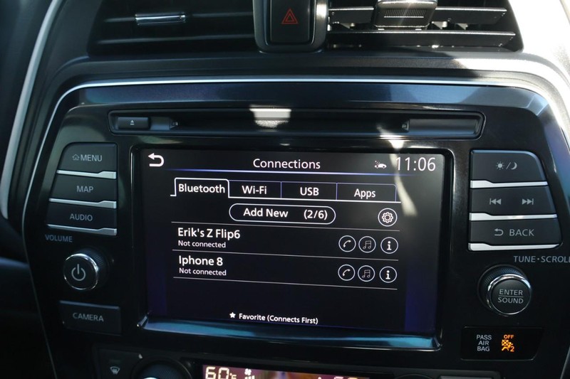 Nissan Maxima Vehicle Full-screen Gallery Image 32