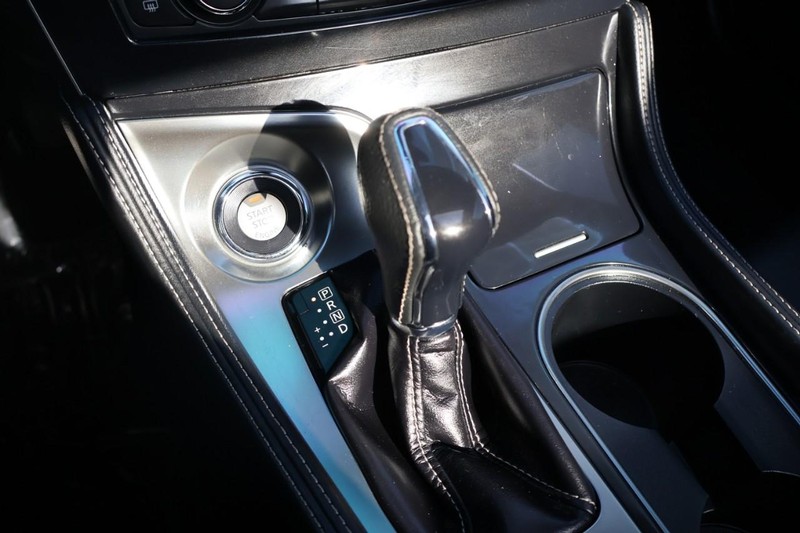 Nissan Maxima Vehicle Full-screen Gallery Image 34