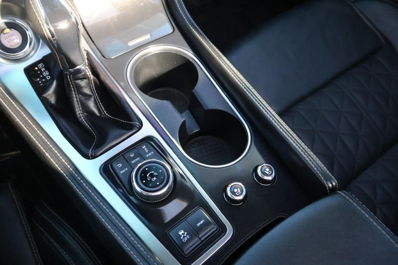 Nissan Maxima Vehicle Full-screen Gallery Image 35